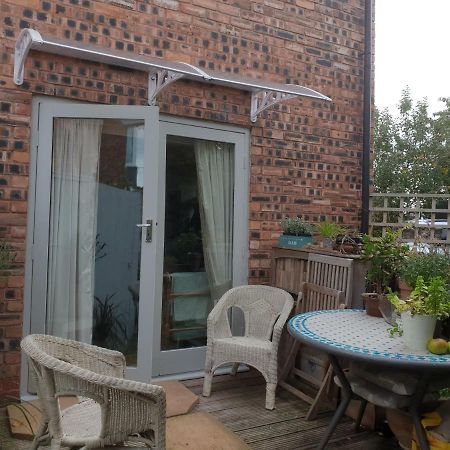 The Garden Room, Pets, Fridge Tv Chester Dış mekan fotoğraf