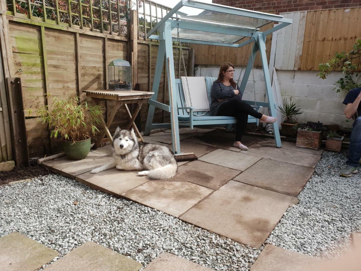 The Garden Room, Pets, Fridge Tv Chester Dış mekan fotoğraf